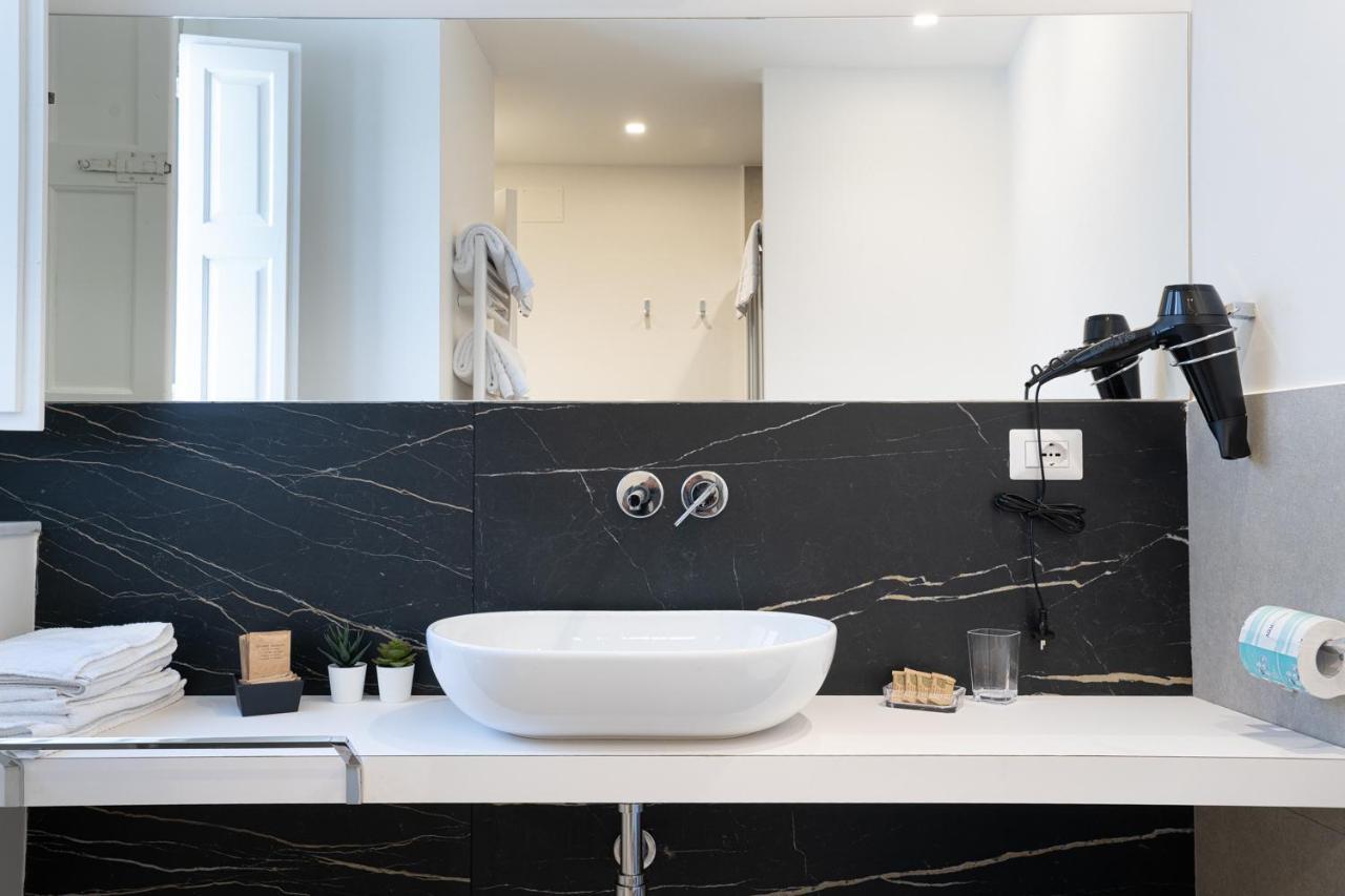 Sant'Agostino Luxury Apartments คาตาเนีย ภายนอก รูปภาพ